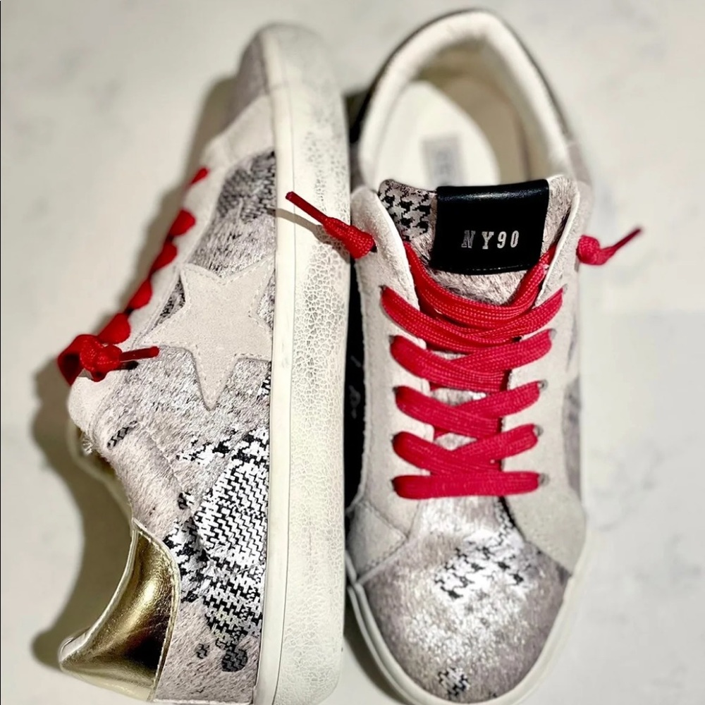 Steve Madden Philosophy Star Sneakers - 6.5